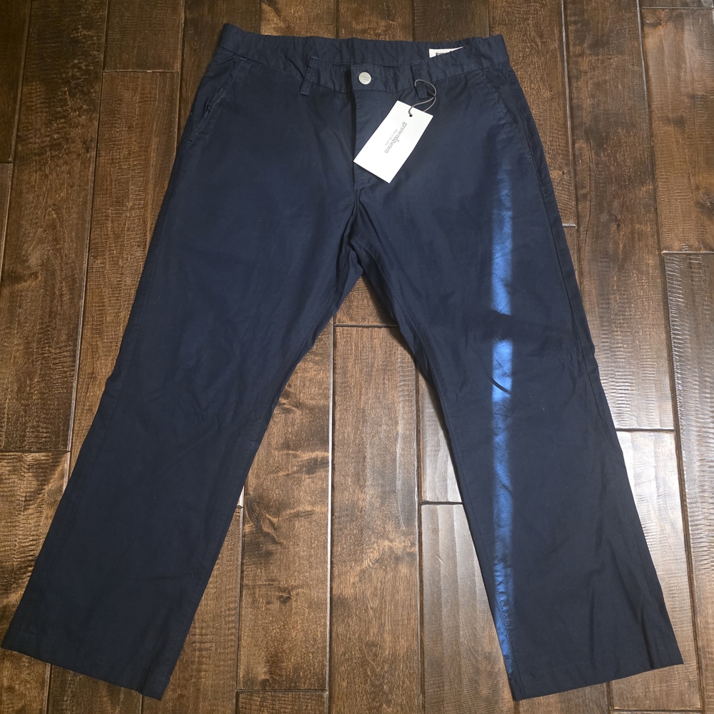 Grown&Sewn Legend Straight Feather. Color Hampton Navy 36x27